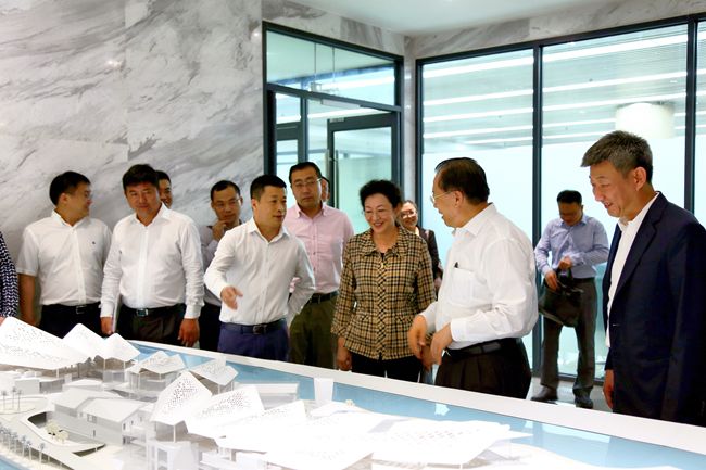 20170423044282.jpg 新闻2:集团领导考察三亚国际免税城_副本.jpg