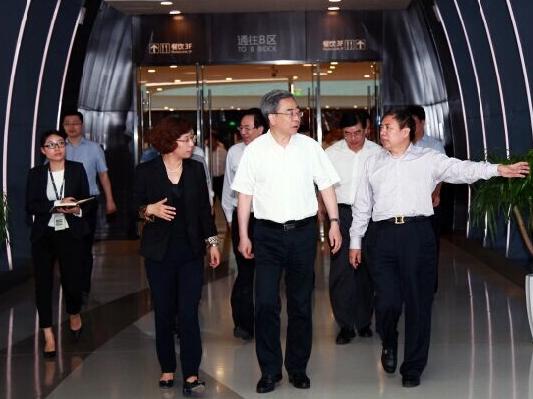 国务院国资委主任张毅莅临海棠湾免税购物中心调研