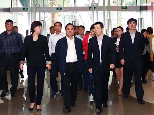 海南省委副书记、省长刘赐贵莅临海棠湾免税购物中心考察