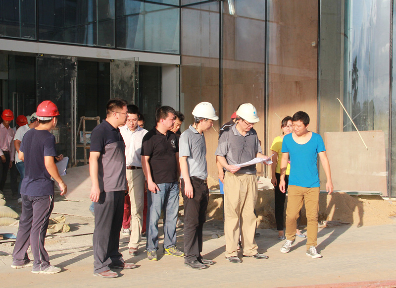 ac米兰官方网站董事长、总经理彭辉视察 海棠湾免税购物中心并部署开业方案