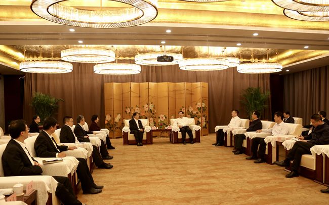 20170506074675.jpg 集团主要领导与陕西省政府胡和平省长举行会谈 (1)_副本.jpg