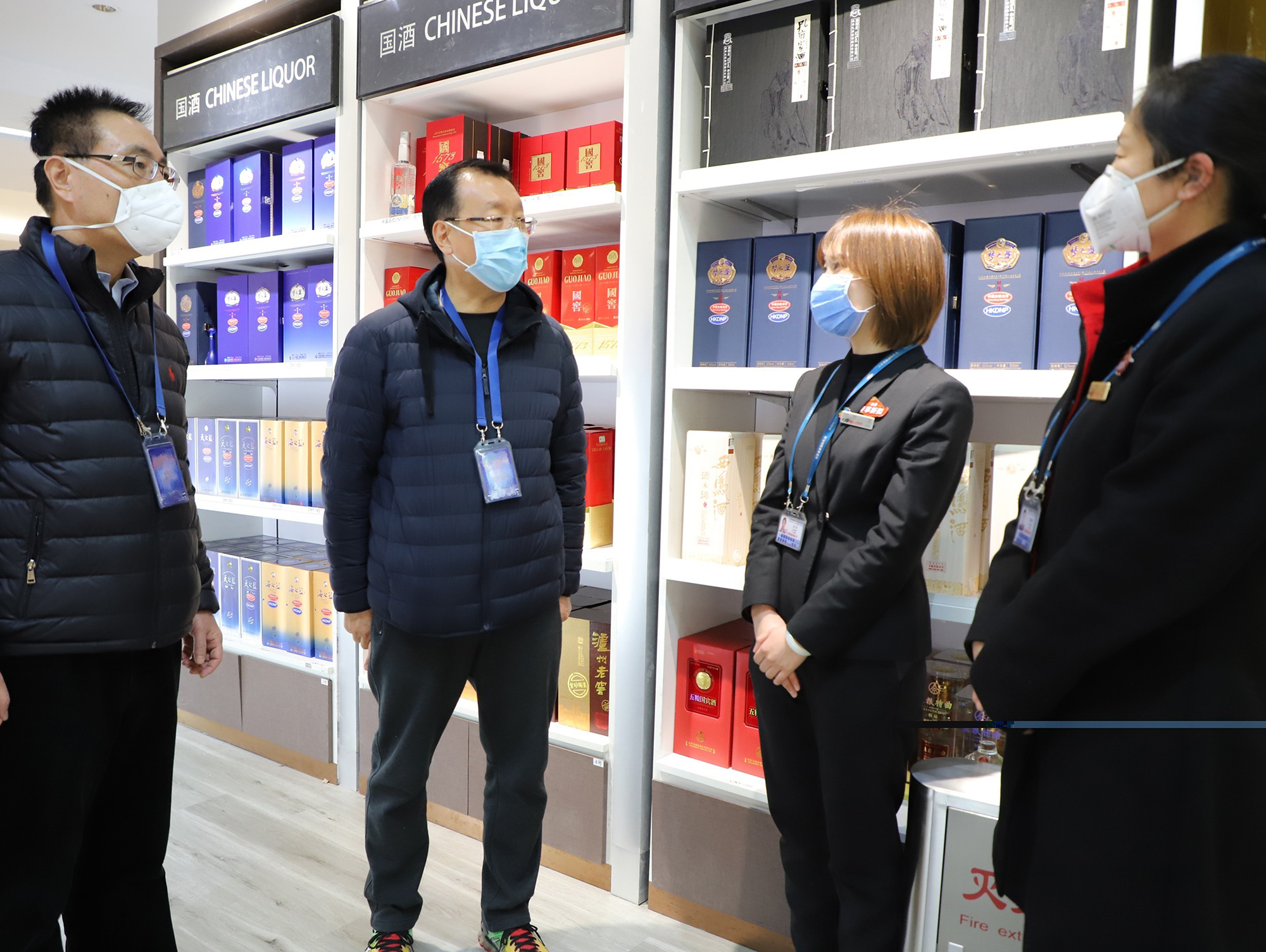 中国旅游集团副总经理王斌一行到首都机场免税店慰问并检查疫情防控工作