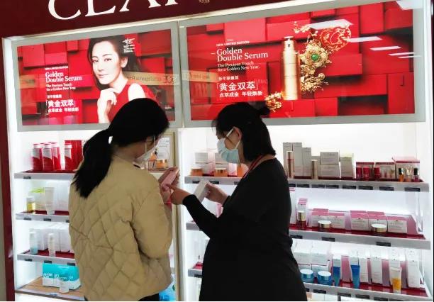 【中国免税人在行动·一线直击篇】之三十：疫情无情，服务有爱 致敬可爱的免税人