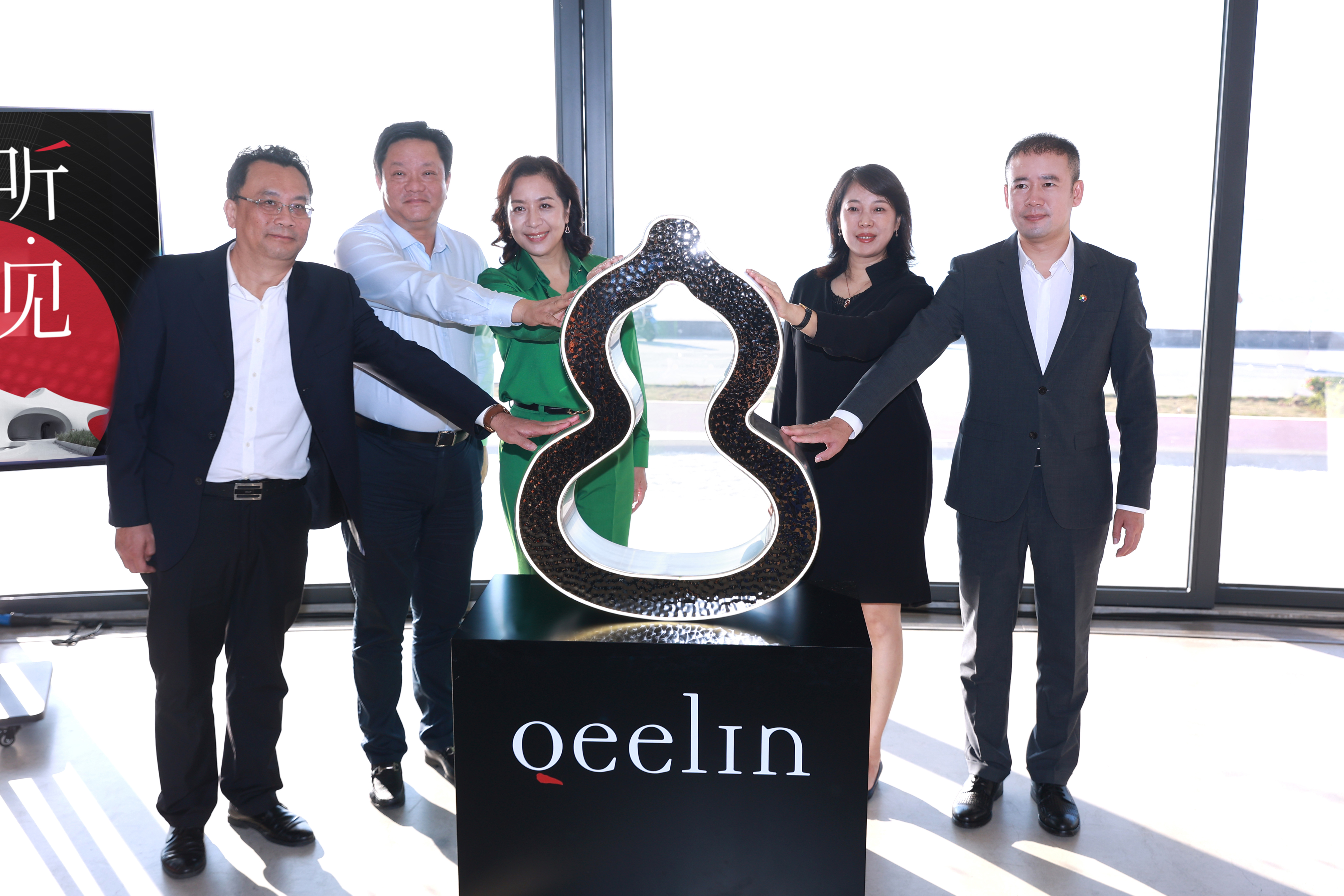 “听·见永恒的回响”  cdf×Qeelin×云洞跨界主题展在海口云洞图书馆启幕