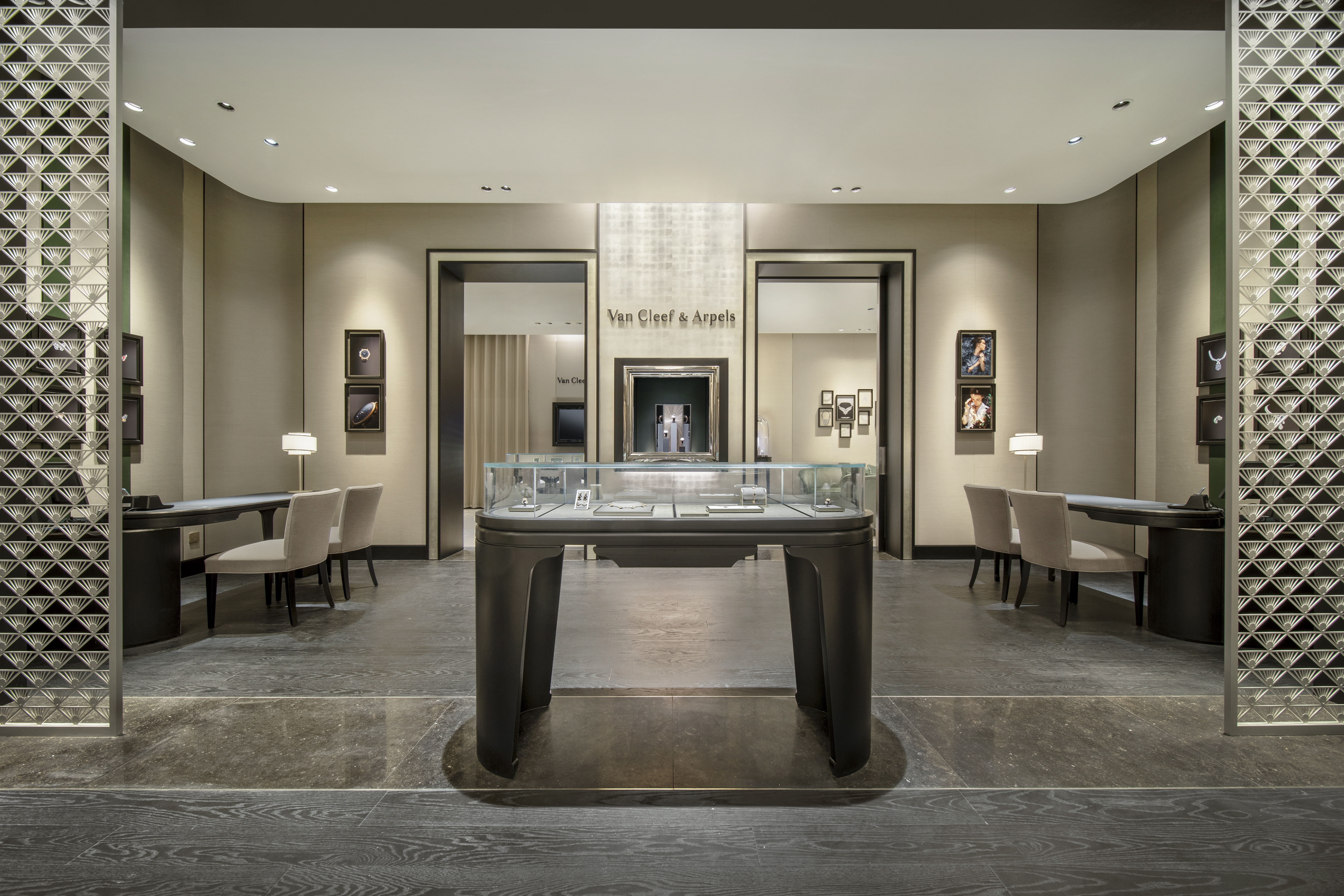 ac米兰官方网站三亚国际免税城Van Cleef & Arpels精品店盛大开幕